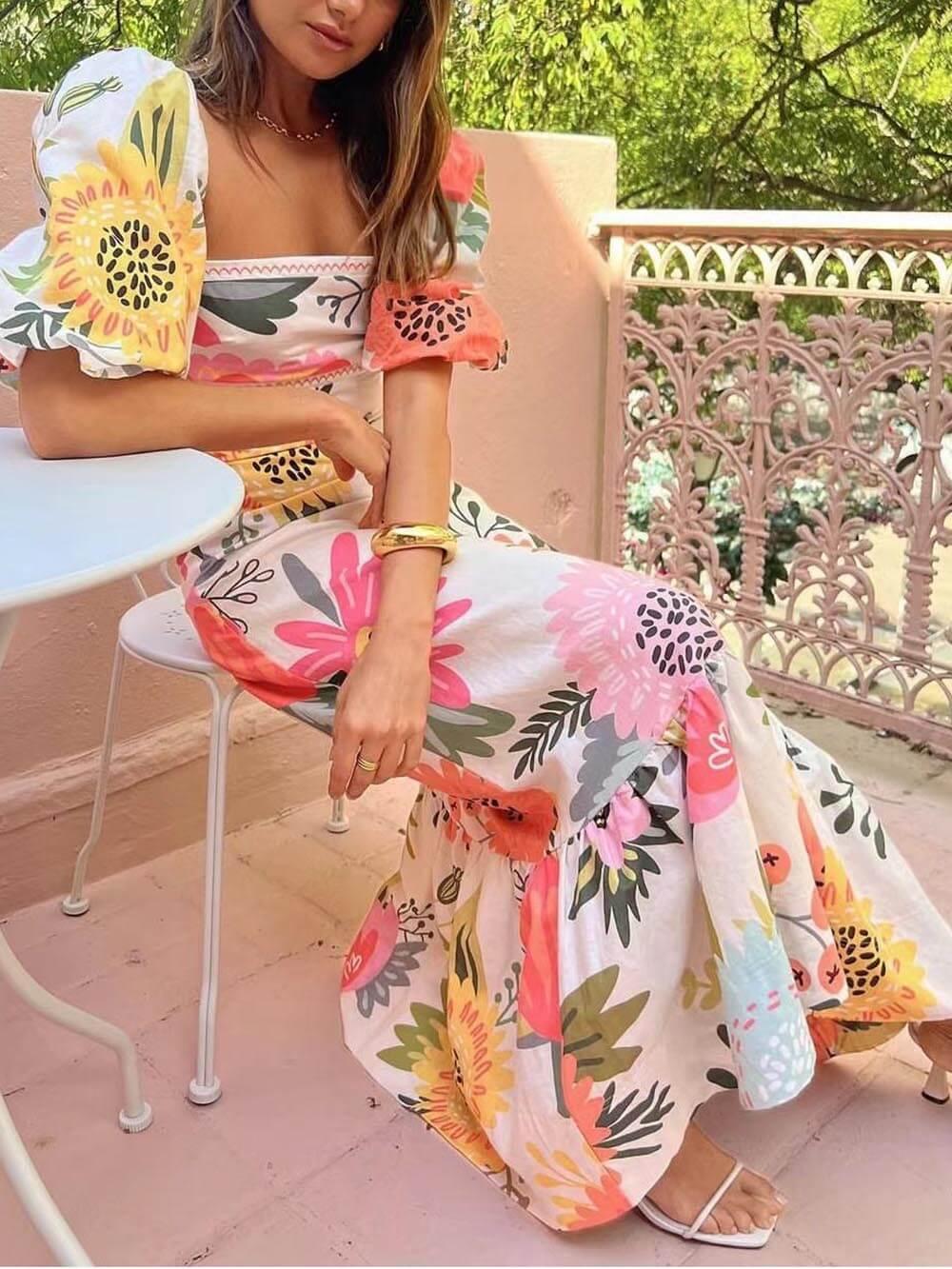 Felicitas | Maxidress su gėlių raštu ir kvadratiniu iškirpimu atostogoms