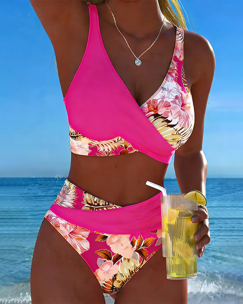 Bikini su Kontrastingu Gėlių Raštu ir Skeltuku