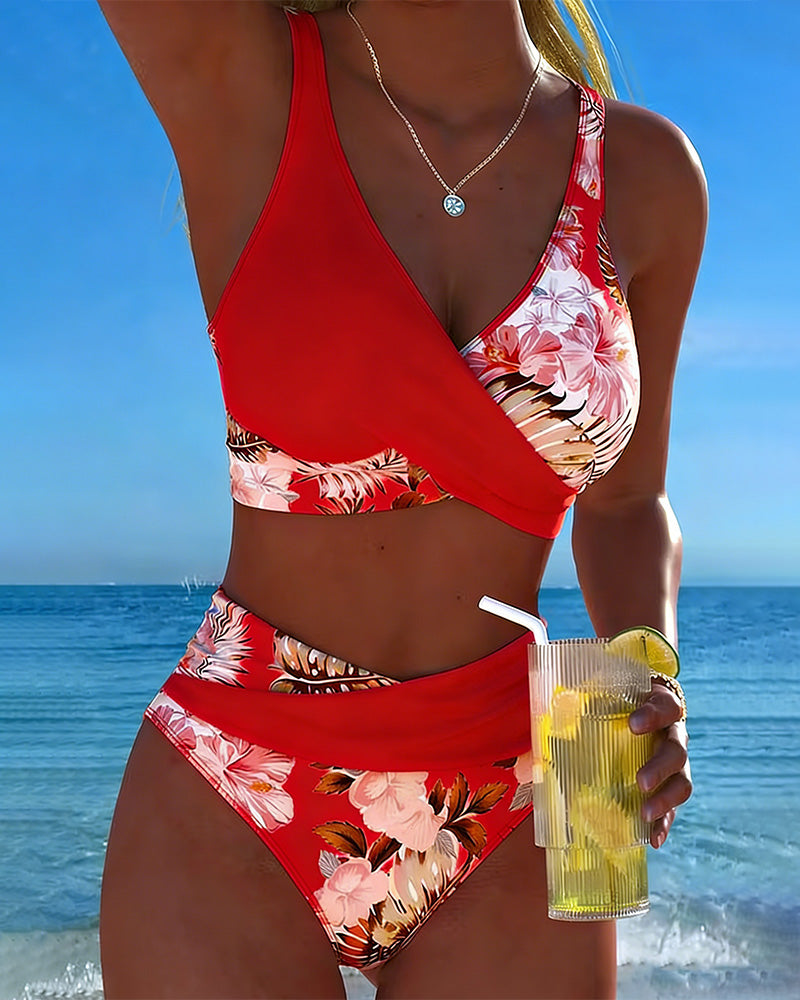 Bikini su Kontrastingu Gėlių Raštu ir Skeltuku