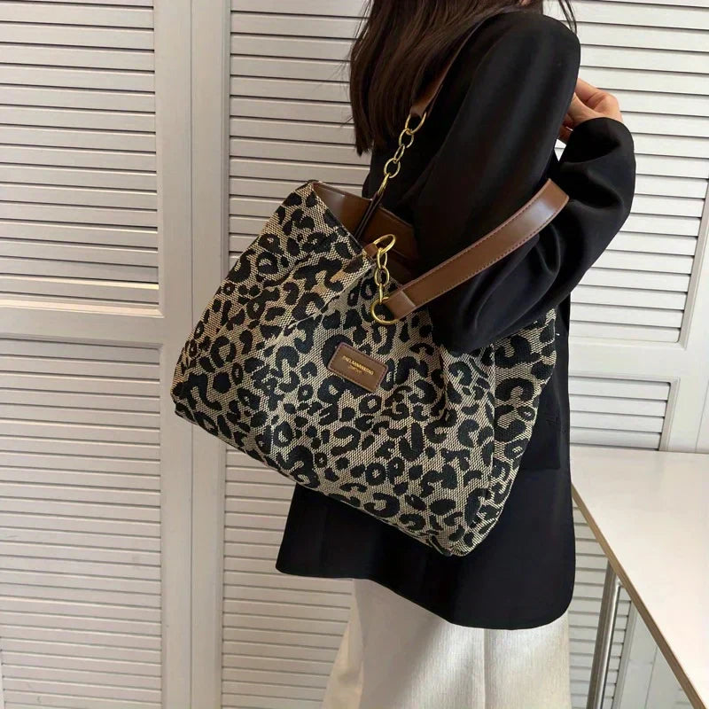 Rankinė su Leopardo Motyvu