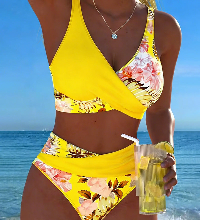 Bikini su Kontrastingu Gėlių Raštu ir Skeltuku