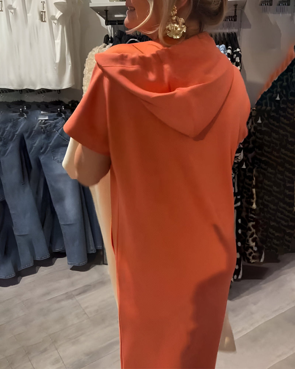 Kasdieninė suknelė su gobtuvu