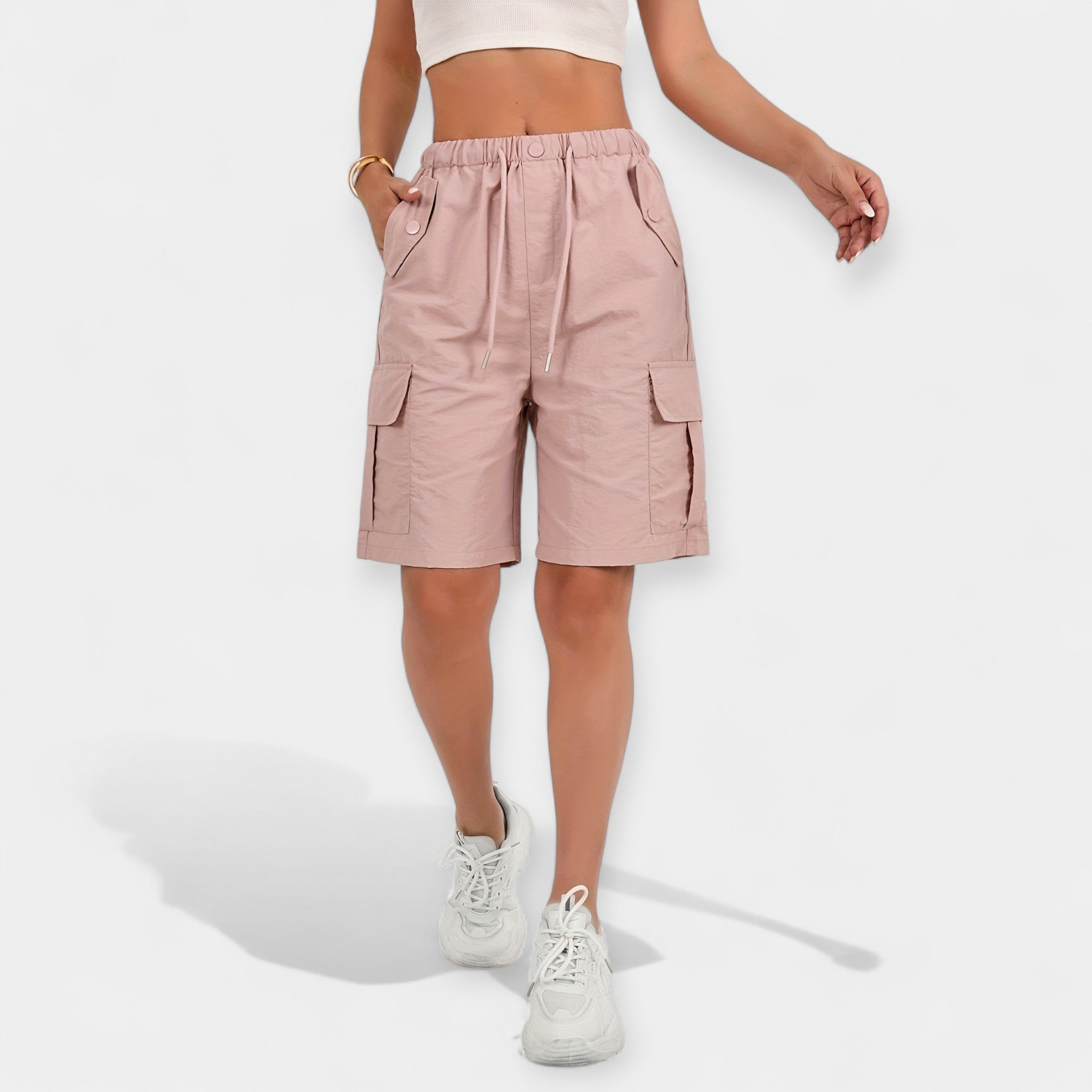 Vasaros moteriški cargo šortai