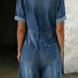 Jumpsuit su V Formos Iškirpte ir Trumpomis Rankovėmis