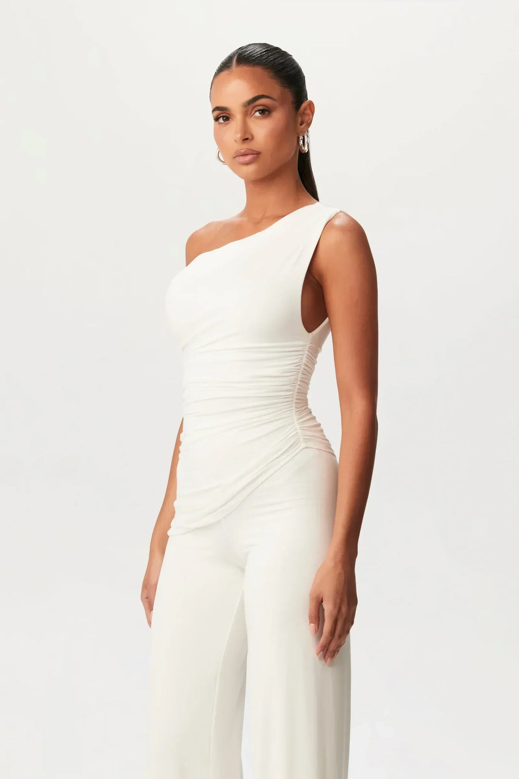 Asymmetric Elegant Set