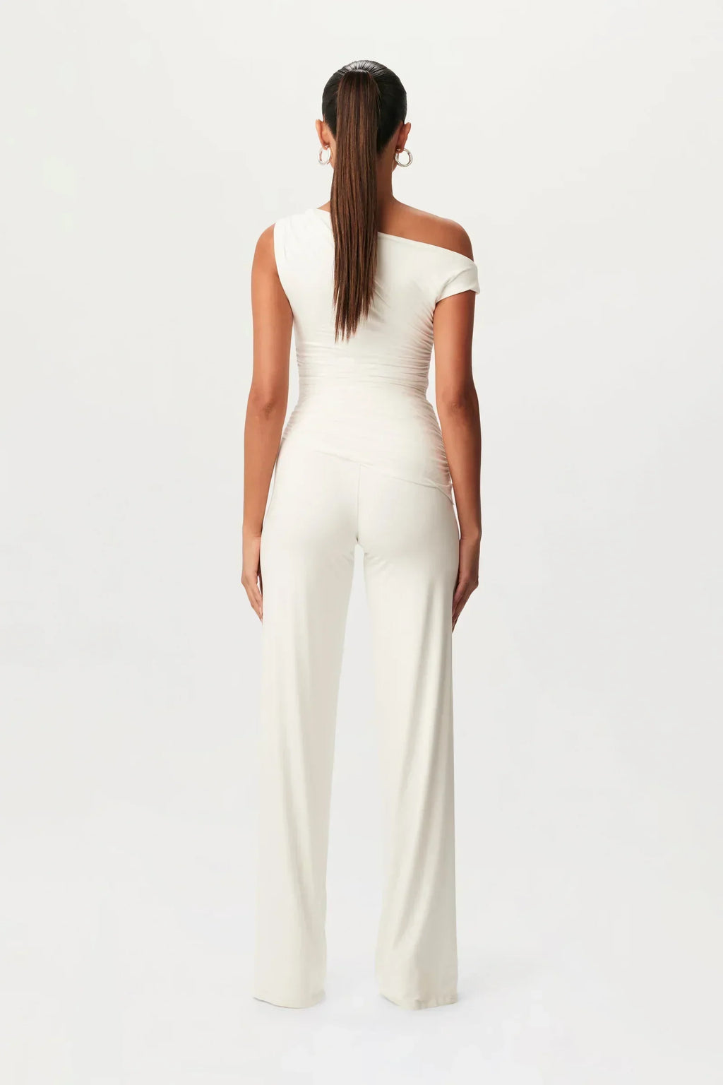 Asymmetric Elegant Set