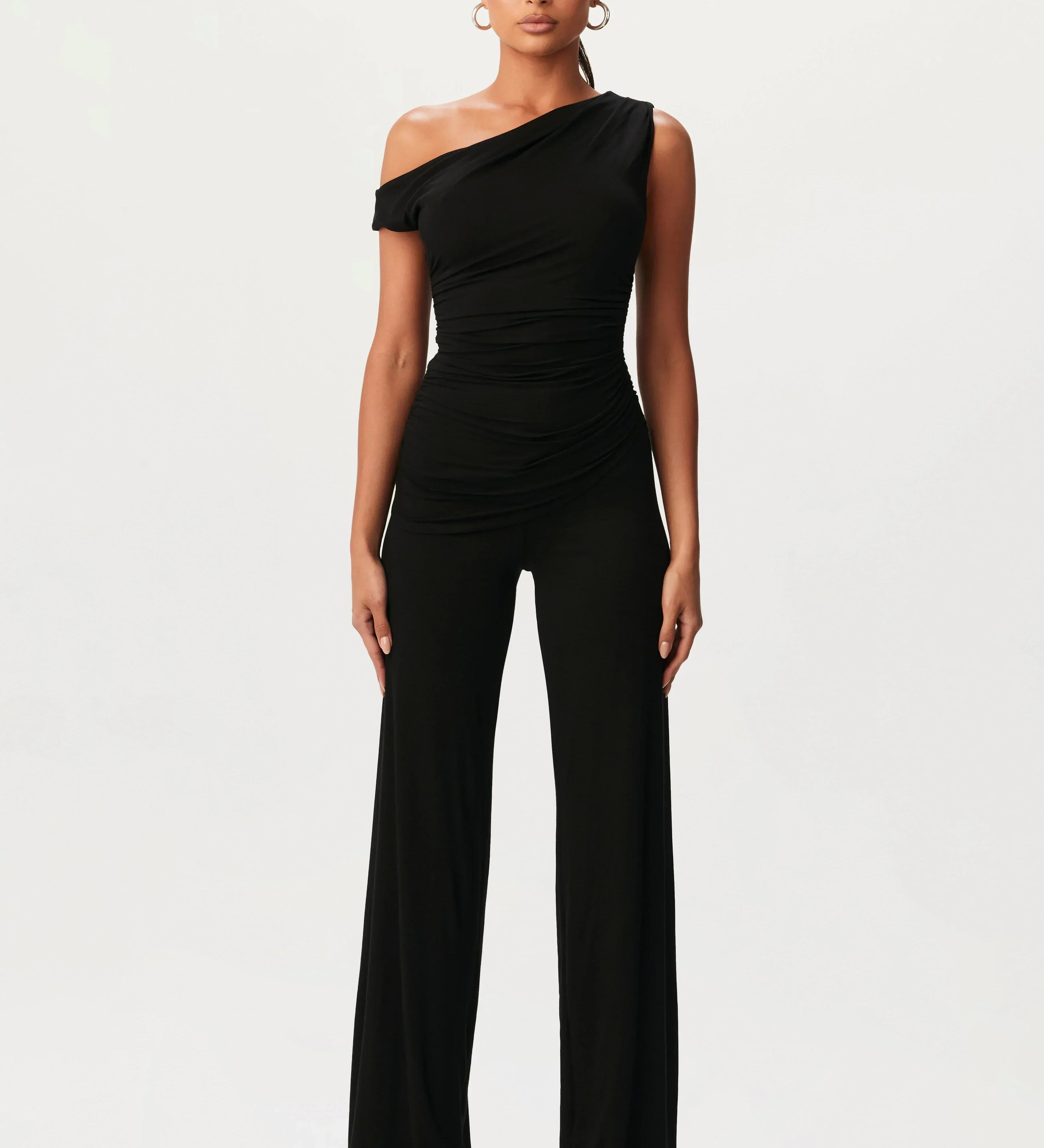 Asymmetric Elegant Set