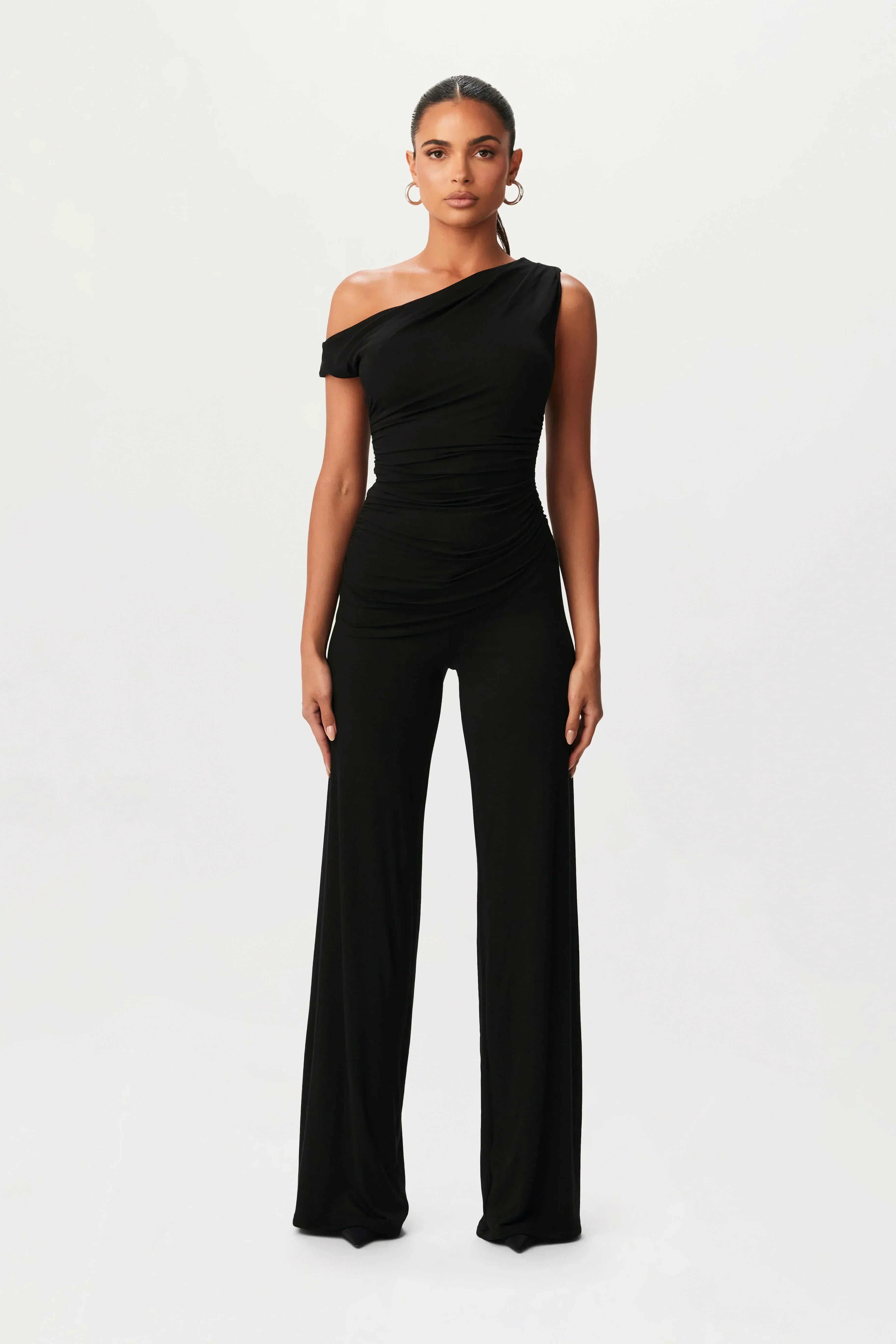 Asymmetric Elegant Set