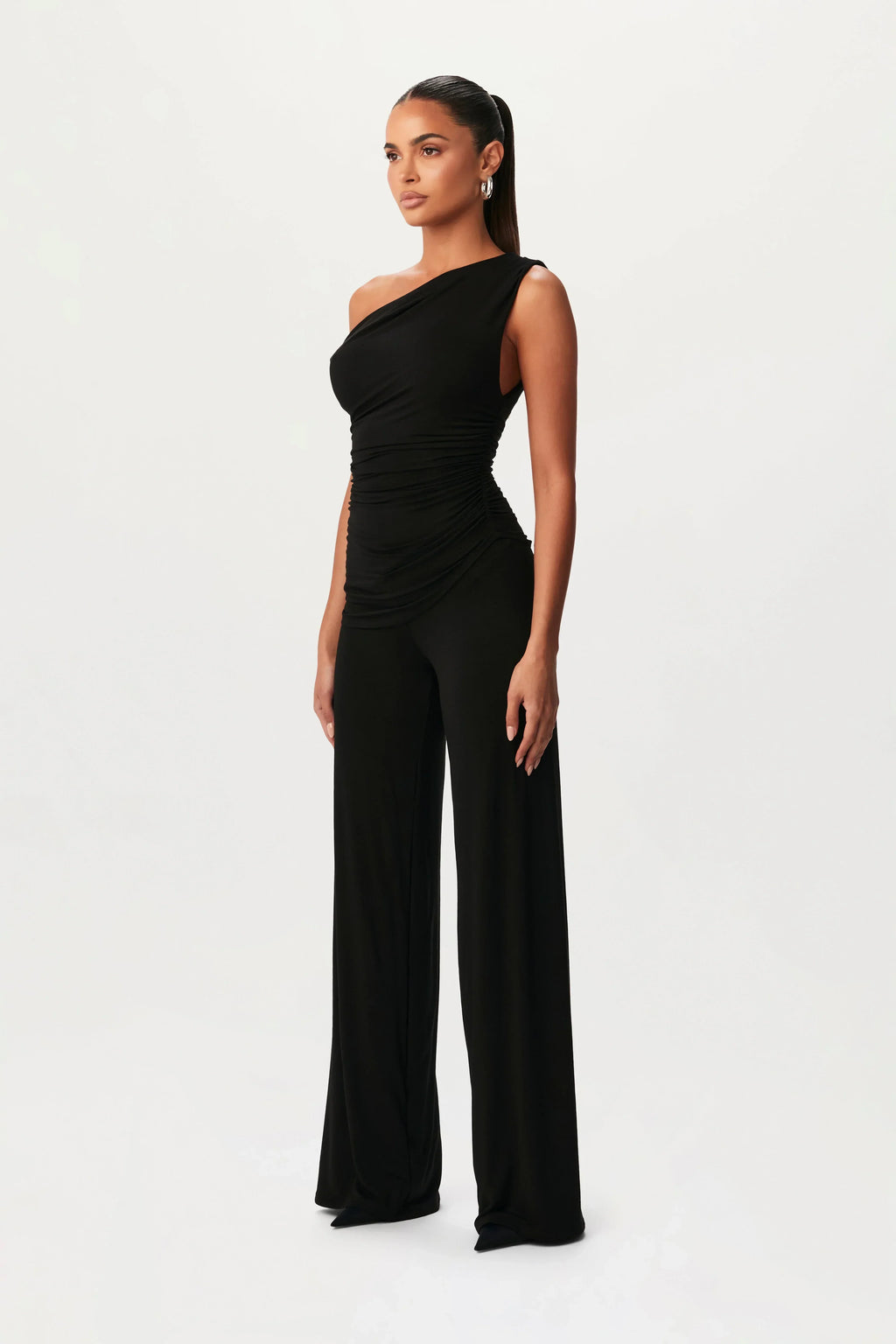 Asymmetric Elegant Set