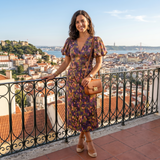 Stilinga suknelė su V formos iškirpte