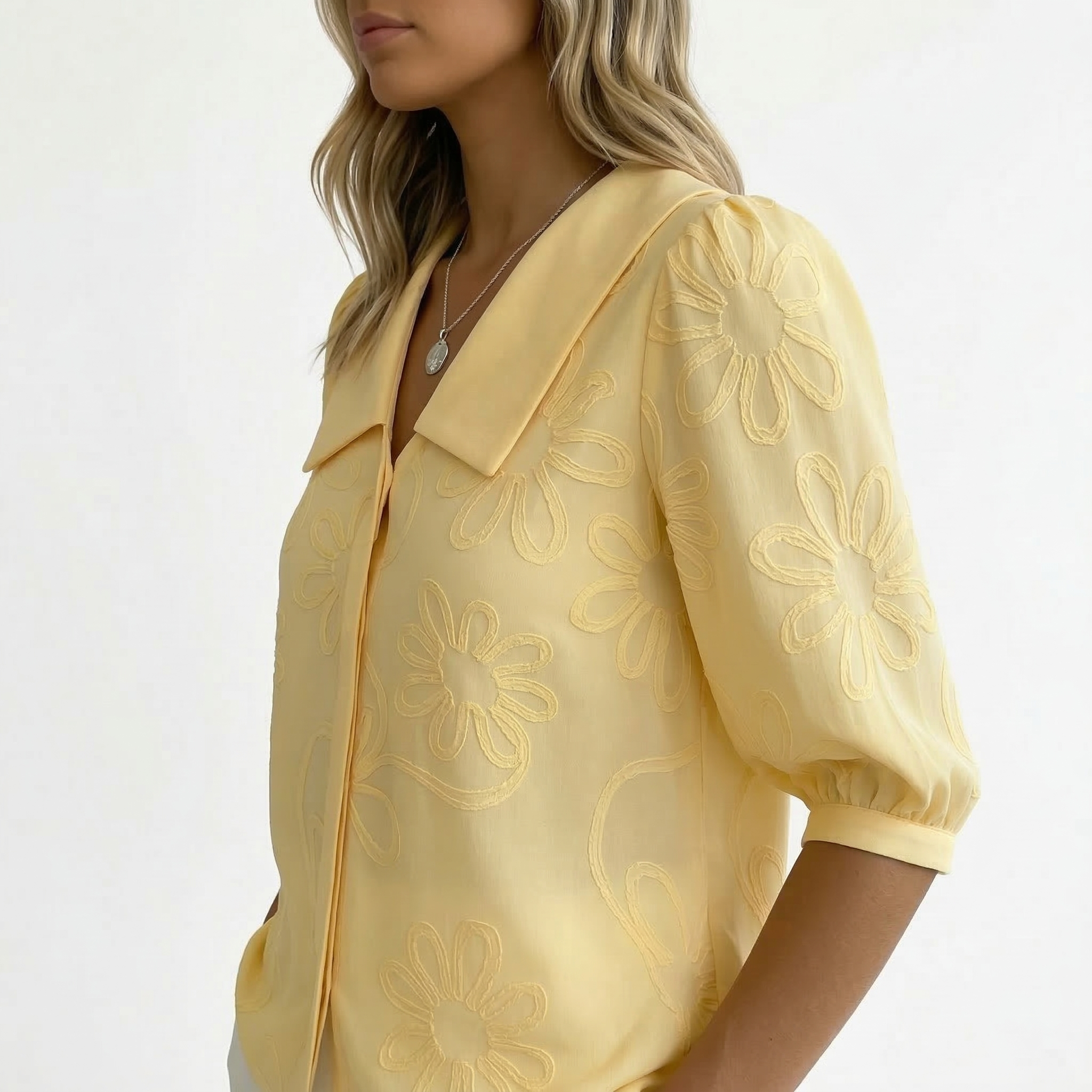 Romantiška blusa su ramunėlių siuvinėjimu