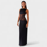 Ilga nėriniuota suknelė