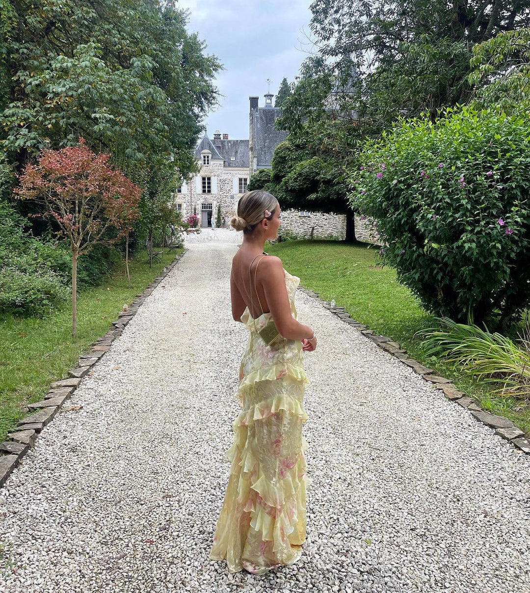 Ilga Suknelė su Ruffles