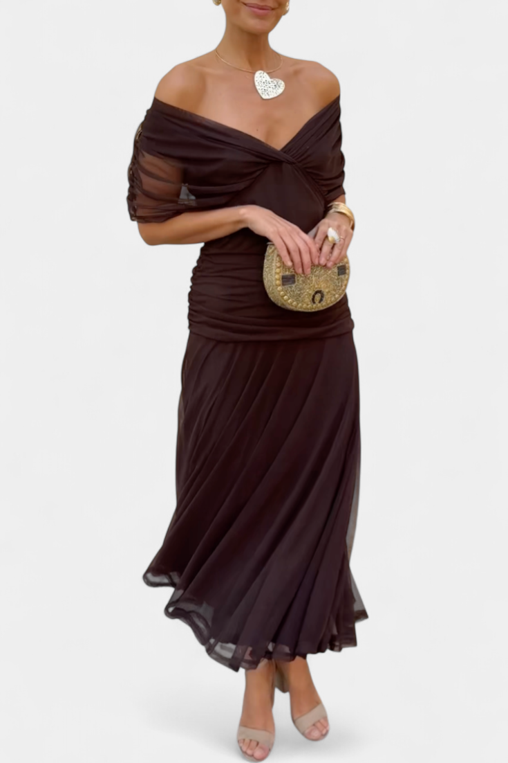 Elegantiška suknelė su V formos dekoltė