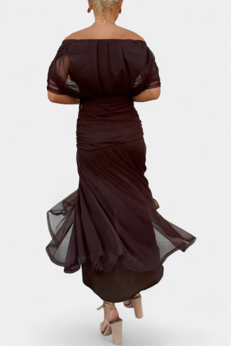 Elegantiška suknelė su V formos dekoltė