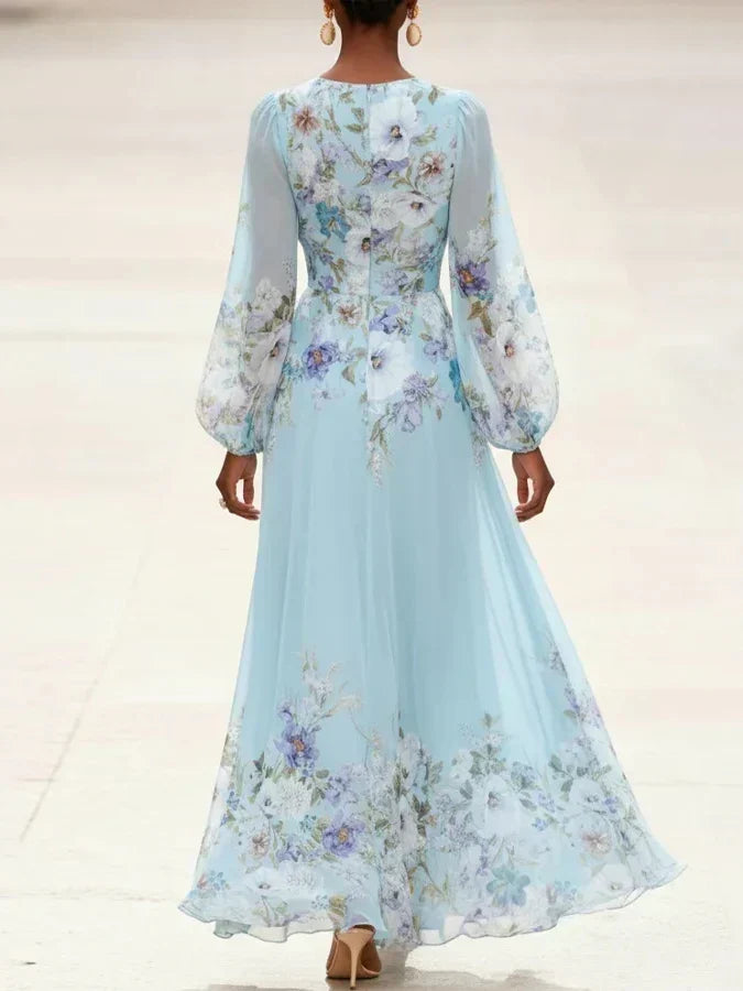 Margarete | Maxikleid Chiffon su gėlių raštu šviesiai mėlynas su V formos iškirpte