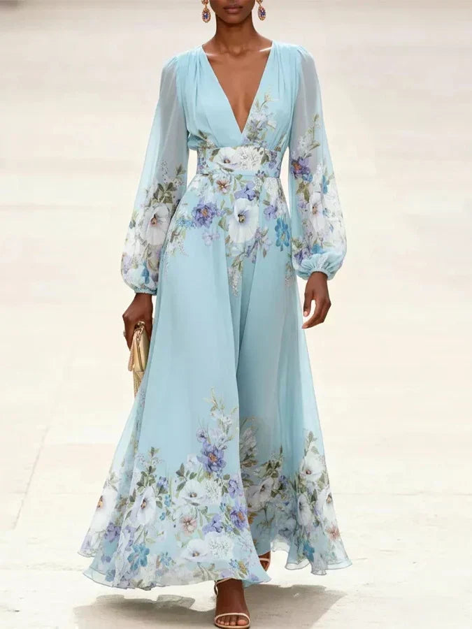 Margarete | Maxikleid Chiffon su gėlių raštu šviesiai mėlynas su V formos iškirpte