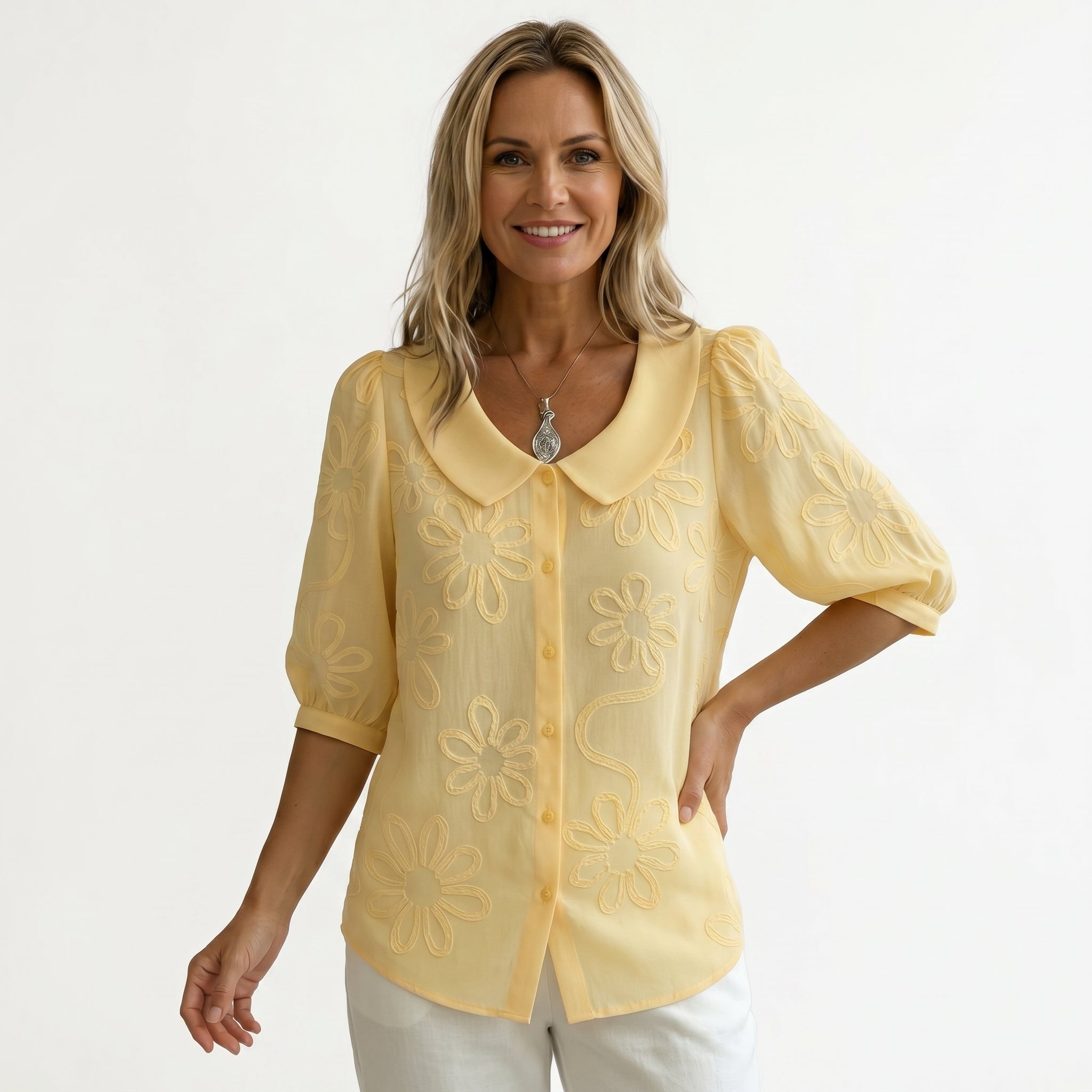 Romantiška blusa su ramunėlių siuvinėjimu