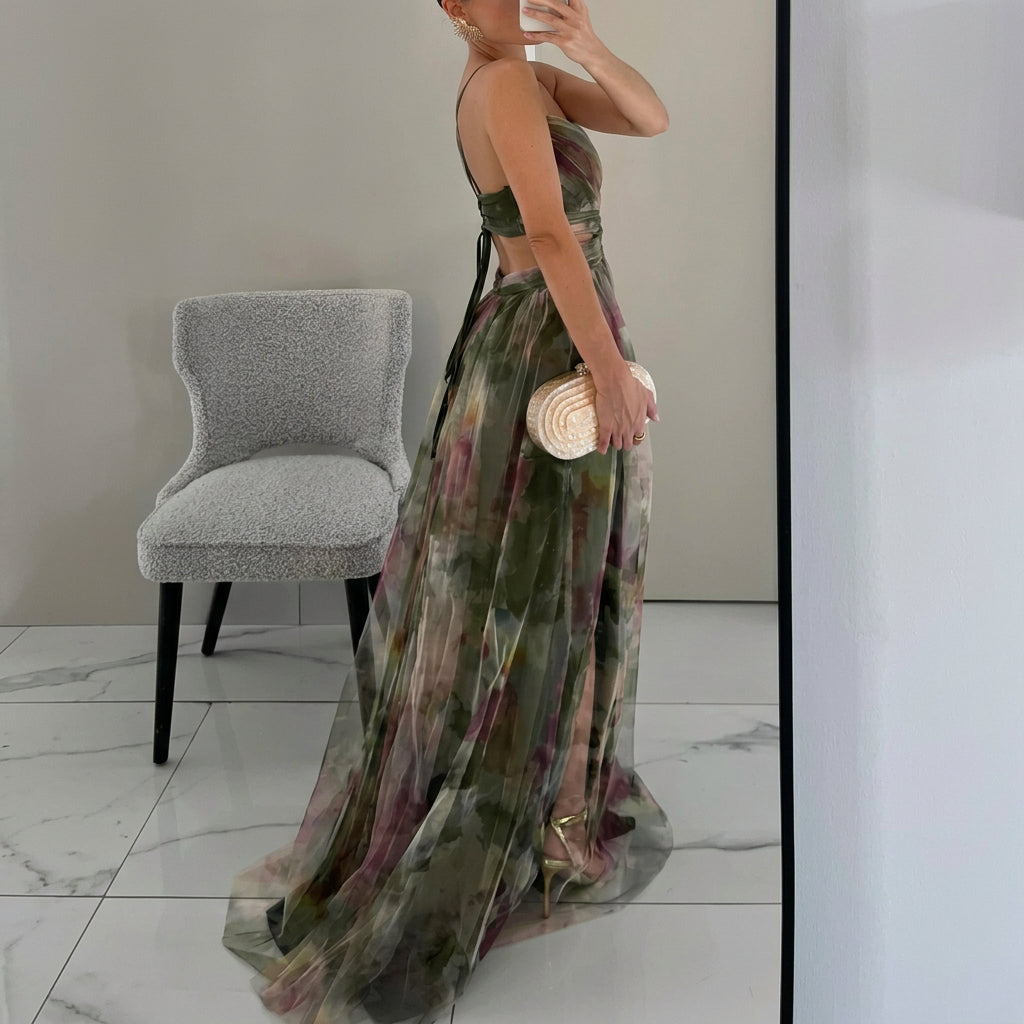 Ilga Suknelė su Gėlių Motyvais